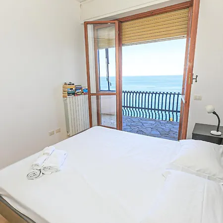 Iflat In Vista Varazze