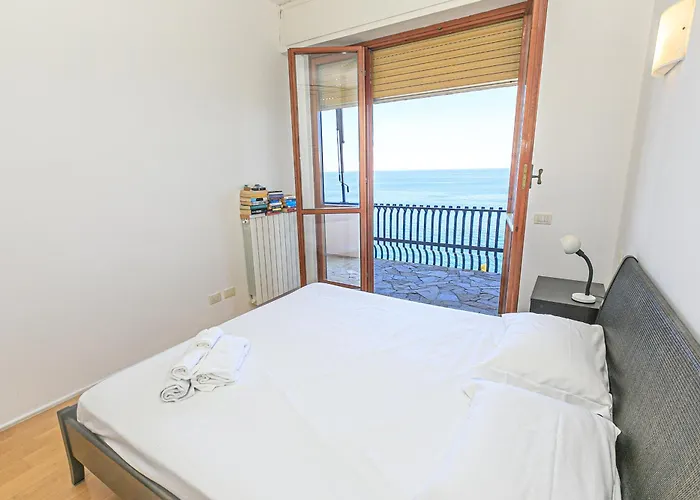 Iflat In Vista Varazze