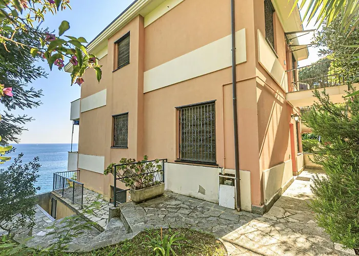 Iflat In Vista Varazze