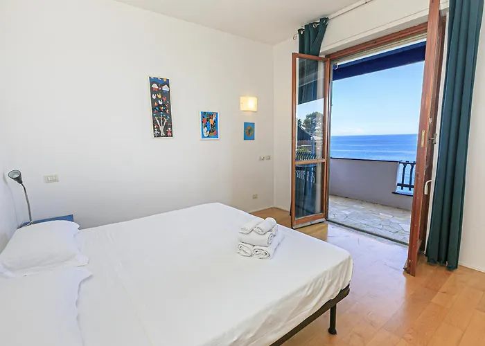 Iflat In Vista * Varazze